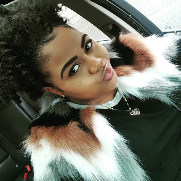 Meet your Posher, Dayshayia - Picture 1 of 1